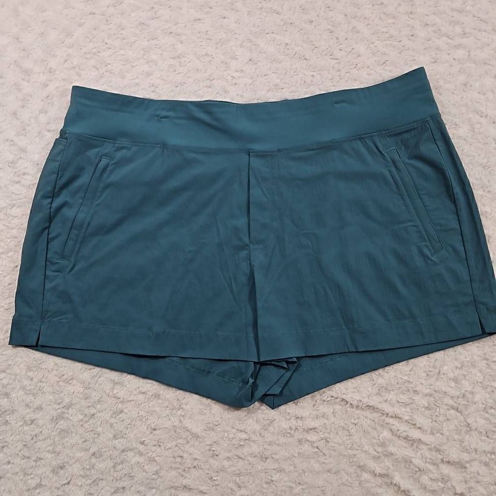 Athleta Womens Trekkie North short women's size 22 Teal #530626